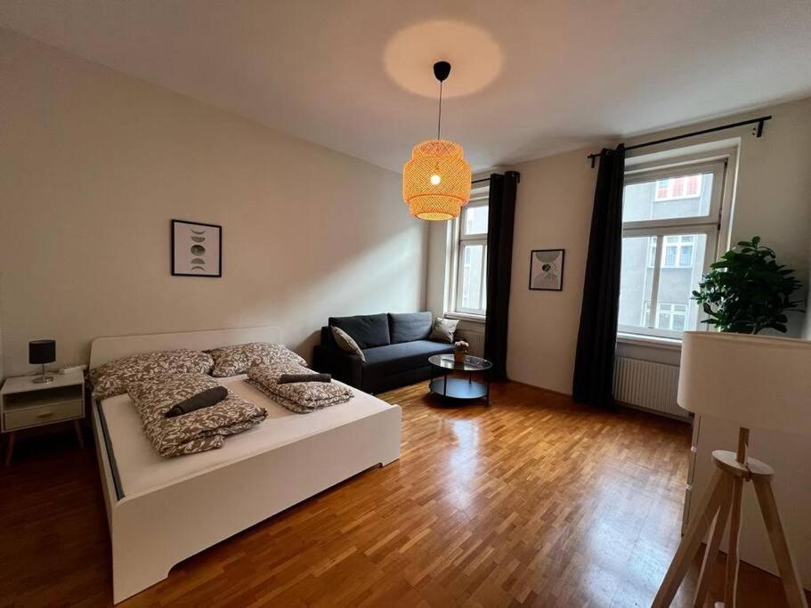 90 M2 Spacious With Free Parking